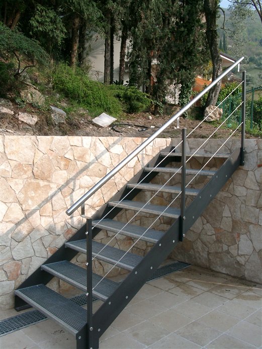 Wangenstiege Stufen mit Rosteinsatz incl. Geländer