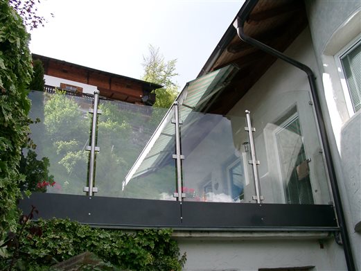 Windfang Inox-Glas Wohnhaus in Villanders